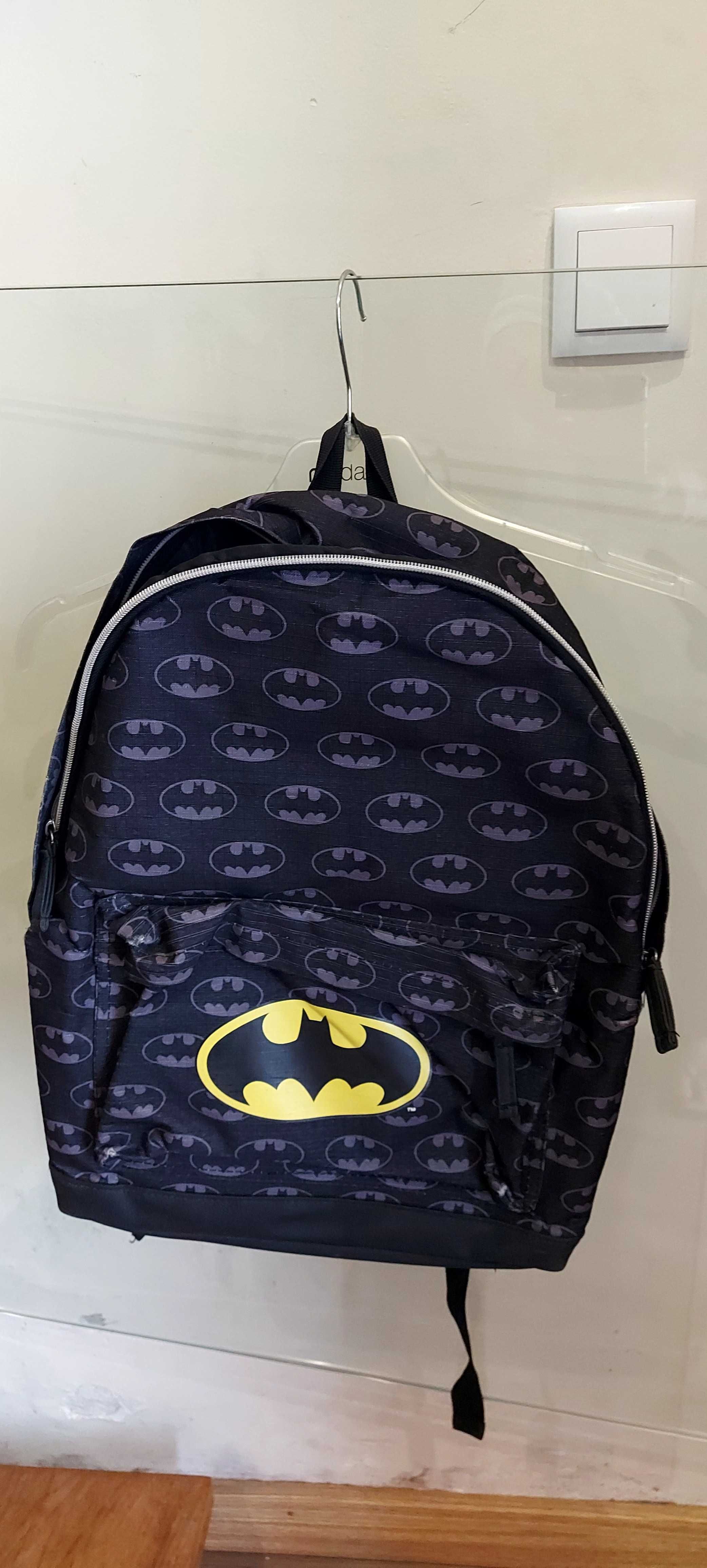 Mochila escolar preta do Batman