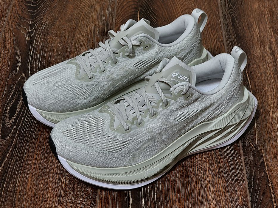 Оригінал 100% Чоловічі кросівки Asics Superblast 2   EUR 42