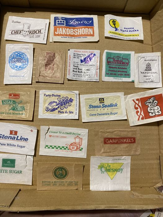 Lote de 500 involucros de açucar estrangeiros  anos 60 a 00