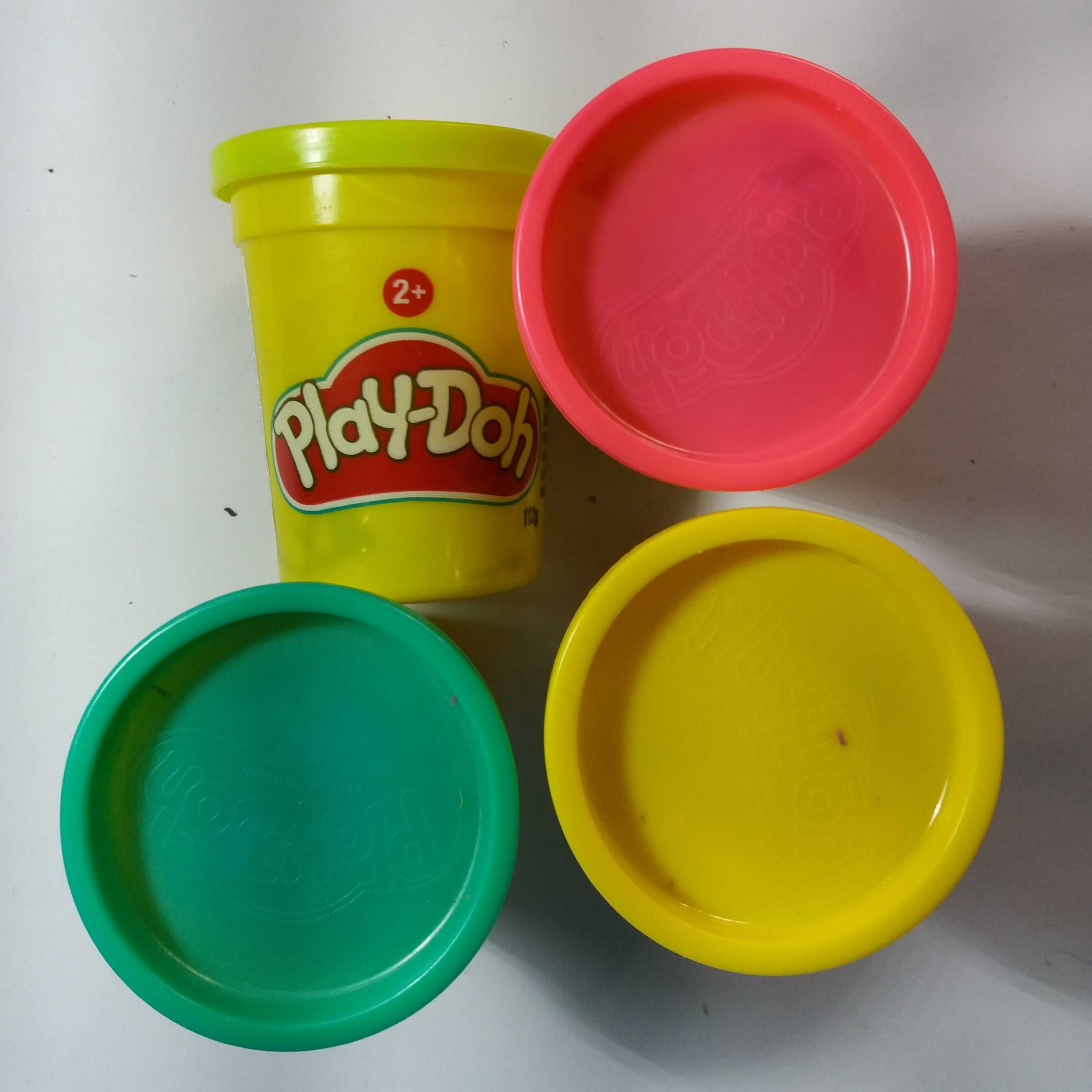 Plasticinas Play dog com moldes e vários baldes de plasticina 12€