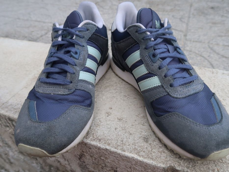 Ténis em tons azul Adidas