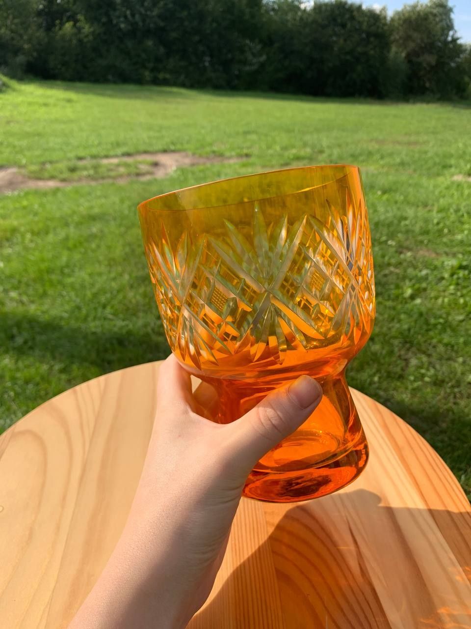 Кришталева скляна ваза для квітів жовтогарячого кольору