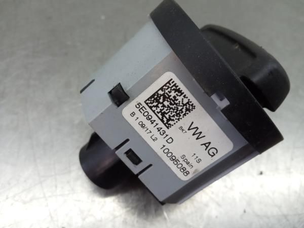 Botão / interruptor de luzes SKODA Octavia III Hatchback (5E3)