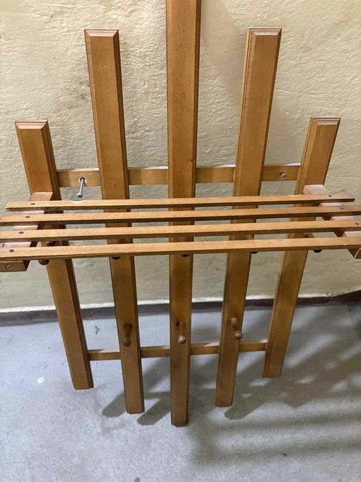 Wieszak na ścianę z półką