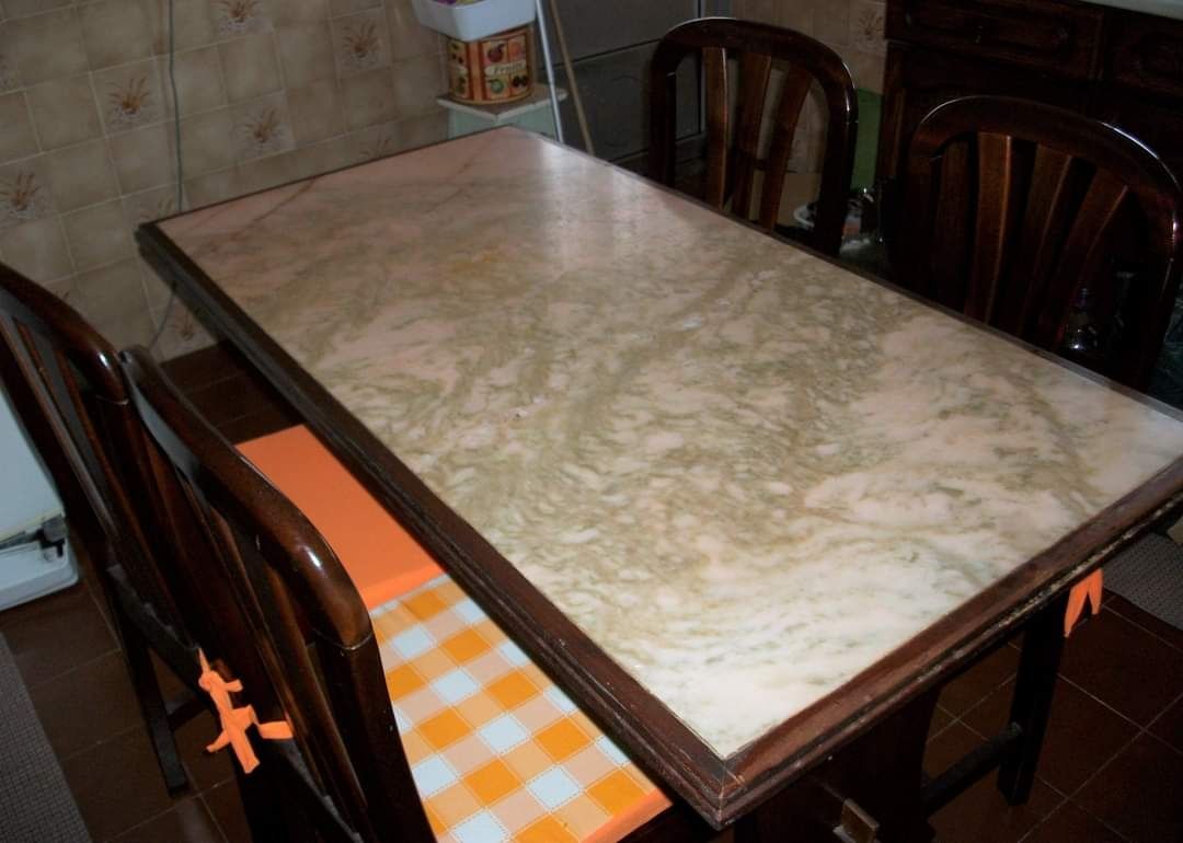 Mesa e 4 cadeiras