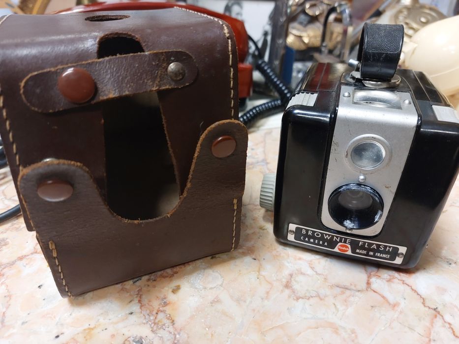 Câmara Kodak Brownie Flash, a funcionar 

É um modelo de câmara d