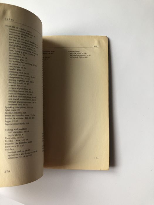 Книга англійською Girlfriends guide to toddlers про батьківство