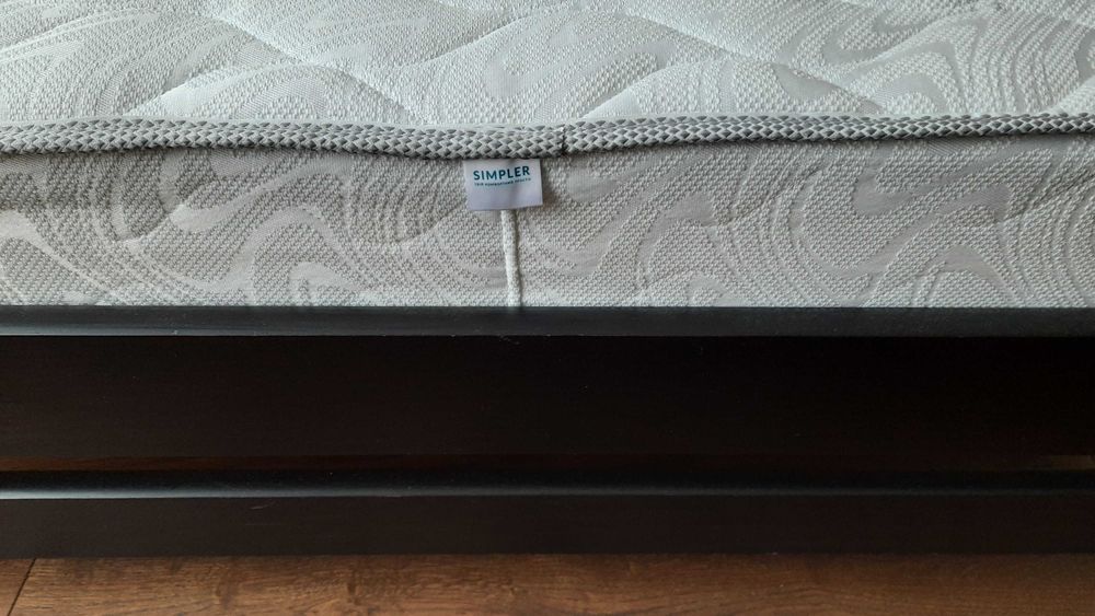 Продам нове дерев'яне ліжко кольору "венге" з ортопедичним матрасом