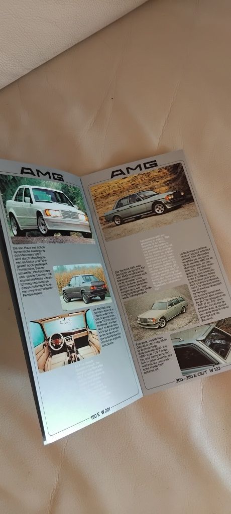 AMG. Mały katalog z kartą pocztową.