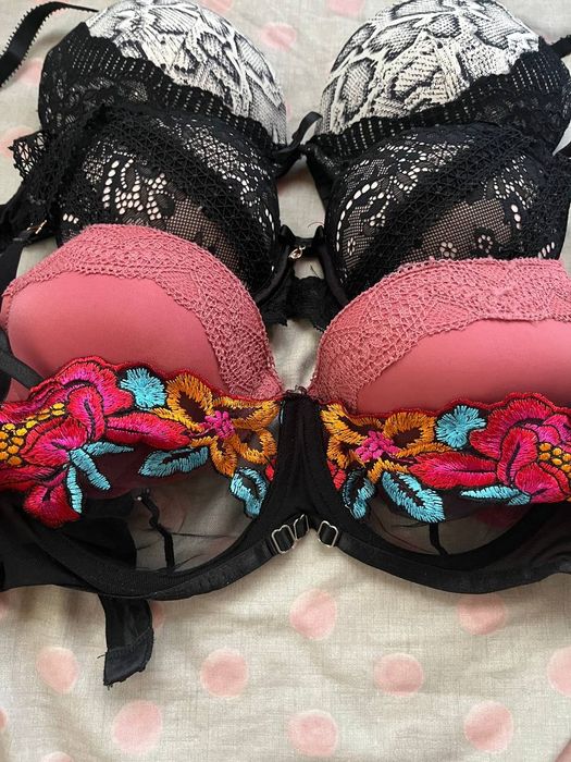 Нижня білизна,ремені та утягуючий боді