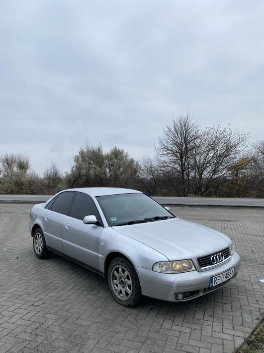 Audi A4 1.6 бензин