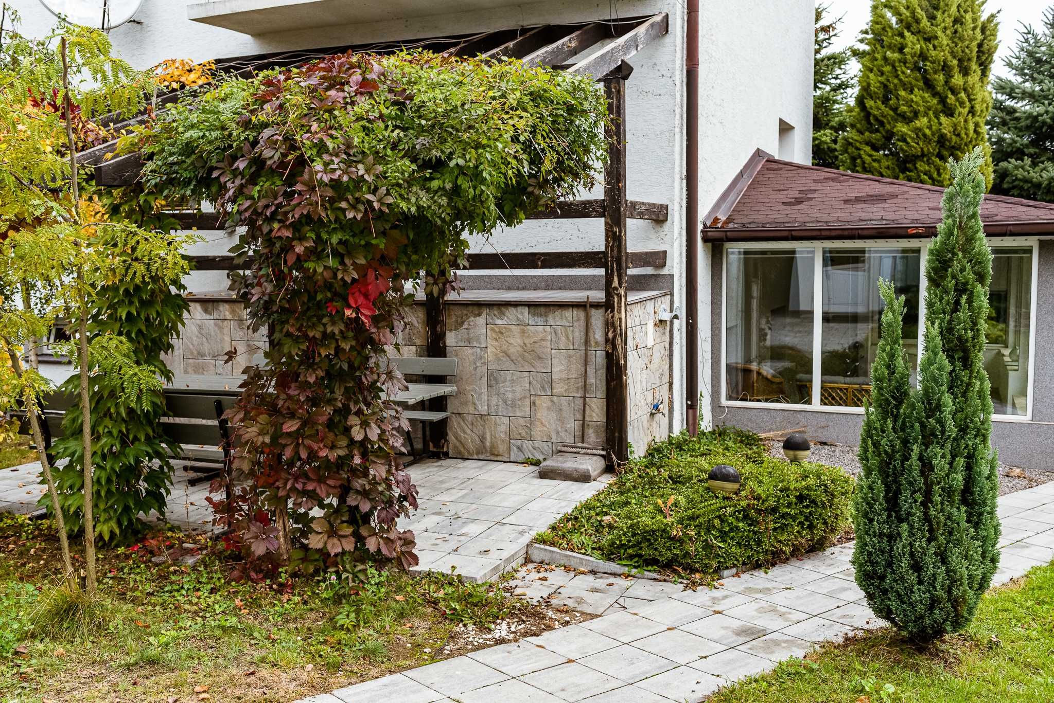 Dom + budynek biurowo-magazynowy Sandomierz