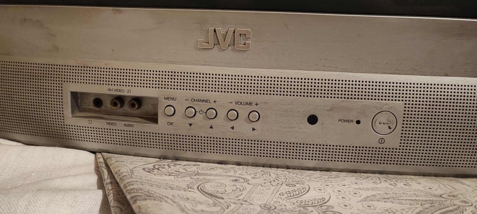 Телевизор JVC для комнаты