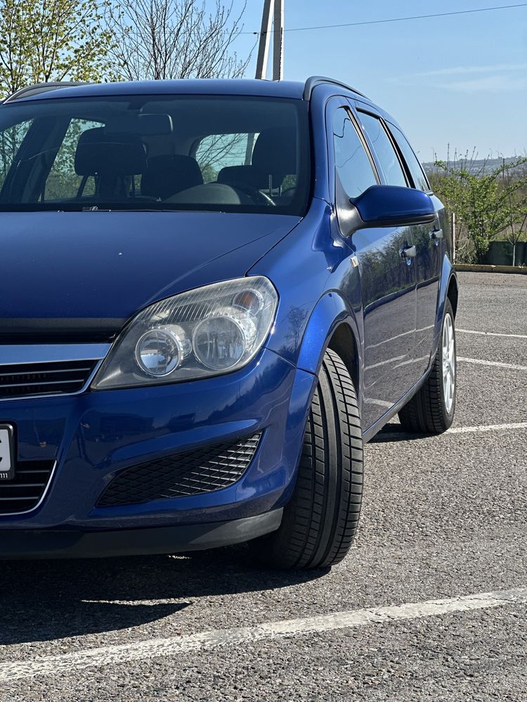 Opel Astra H 2009. Blue edition