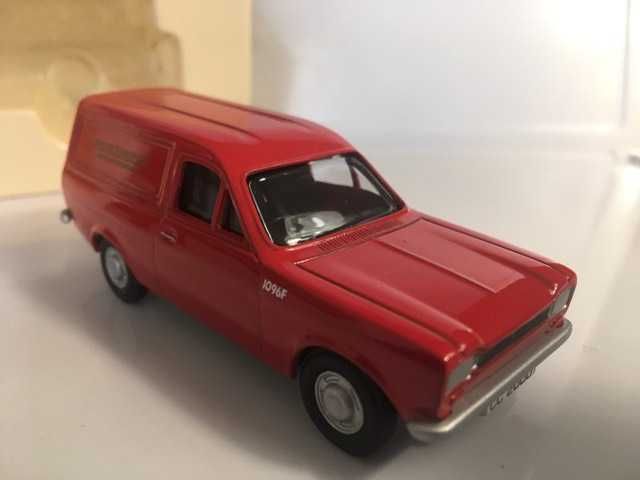 Ford Escort mk1 Van F97 (encarnado) - CORGI - Esc. 1/43 - como NOVO