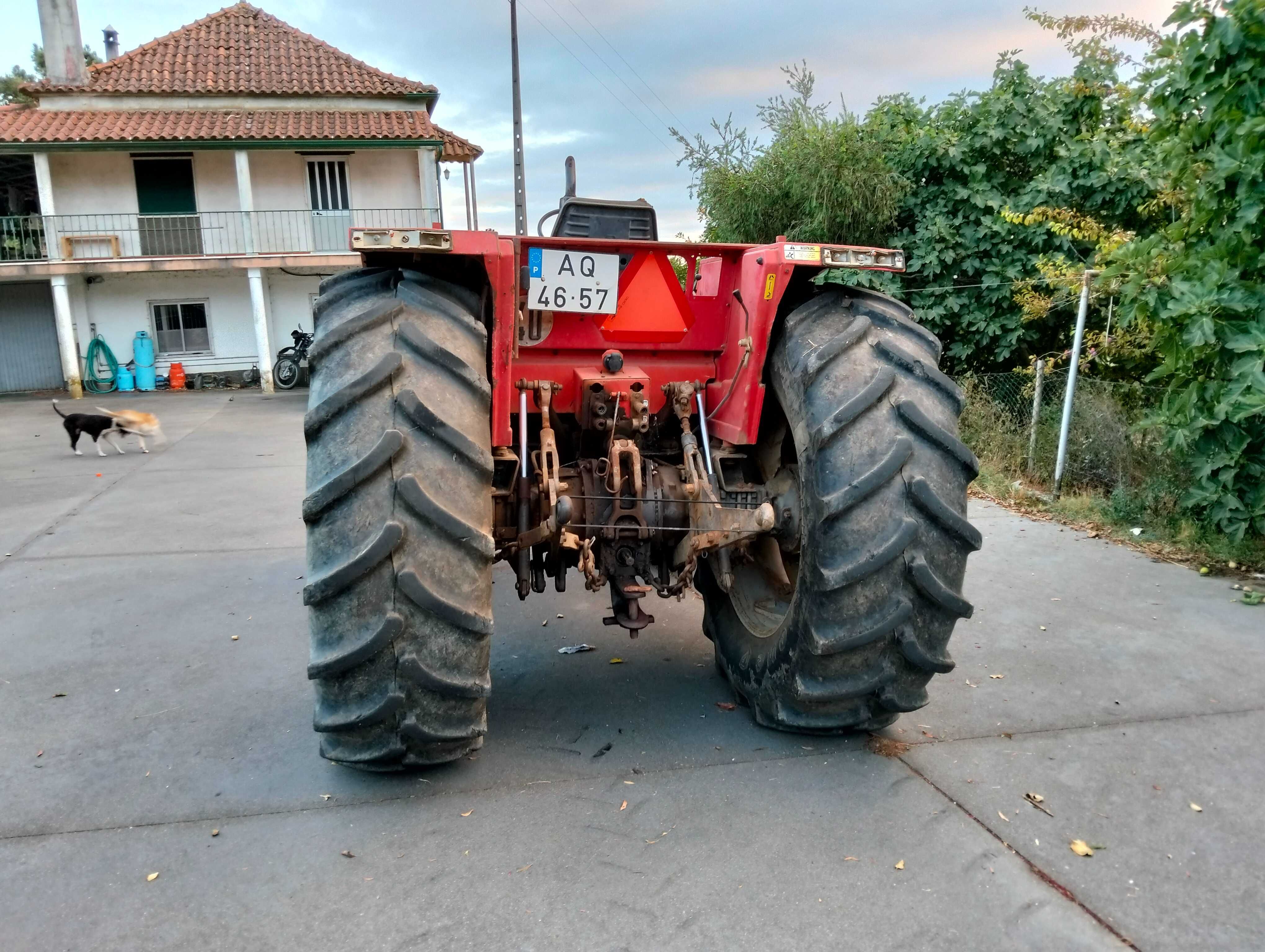Trator Massey Ferguson 699
