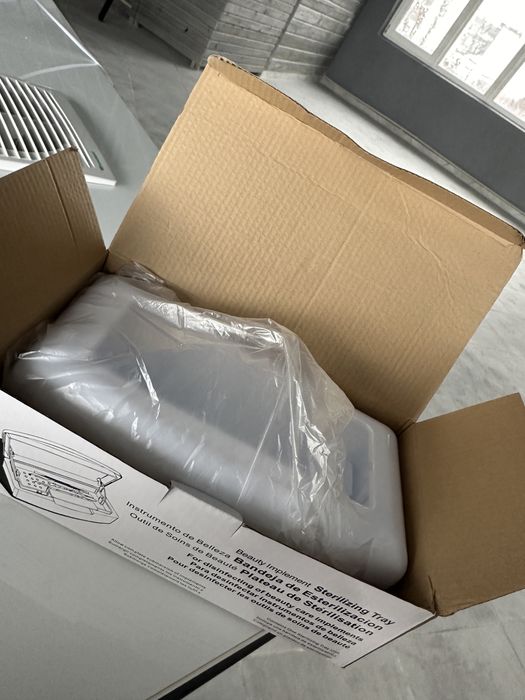 Контейнер для стерилізації інструментів із прозорою кришкою