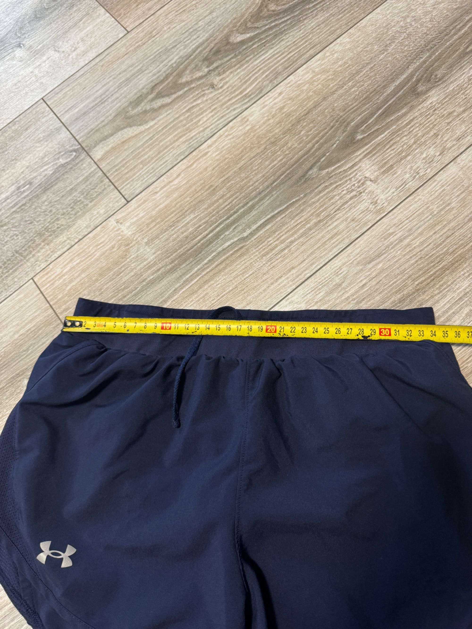 жіночі чорні шорти UNDER ARMOUR