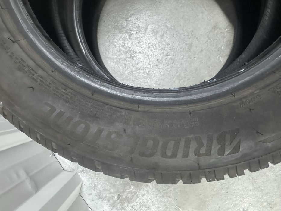 Pneus 185/65/15.  Brigestone  excelente estado