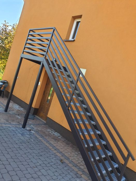 Schody metalowe zewnętrzne