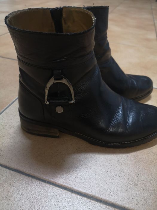 Botas pretas de senhora