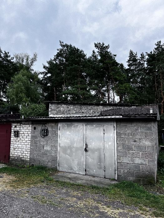 Цегляний гараж. Данилівка, нове військове містечко.