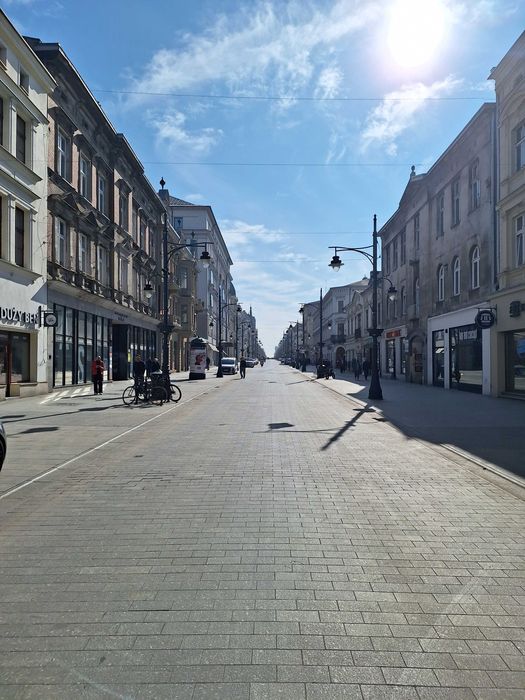 Miejsca postojowe na wynajem na dziedzińcu Piotrkowska 57 Łódź