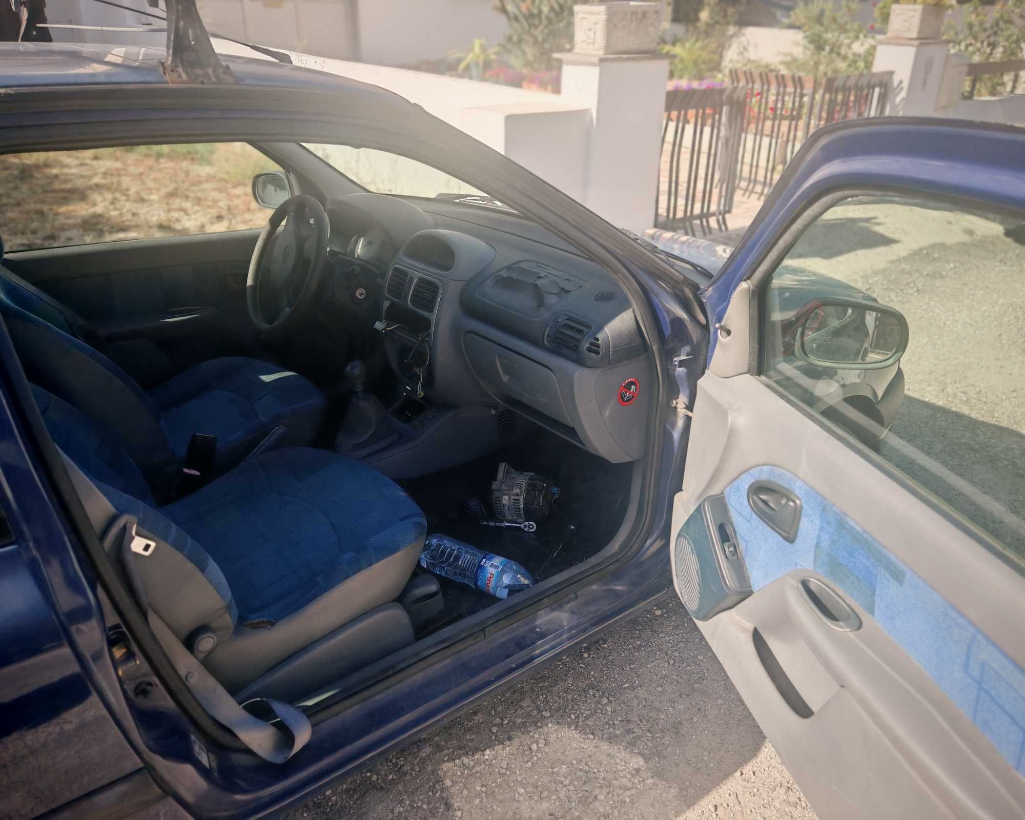 Renault Clio. 1.2 gasolina ano 2000