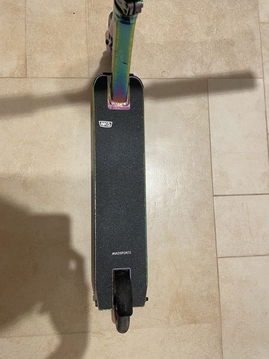 Hulajnoga wyczynowa NKD Fuel V4 rainbow/oil slick