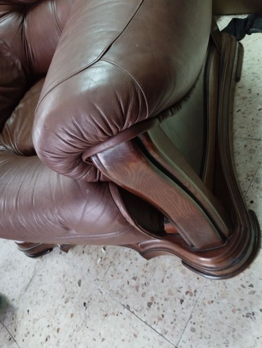 Conjunto de sofás em pele genuína