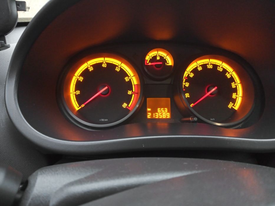 Opel Corsa D 1.2 Benzyna 2009 rok Nowy przegląd i OC Klimatyzacja