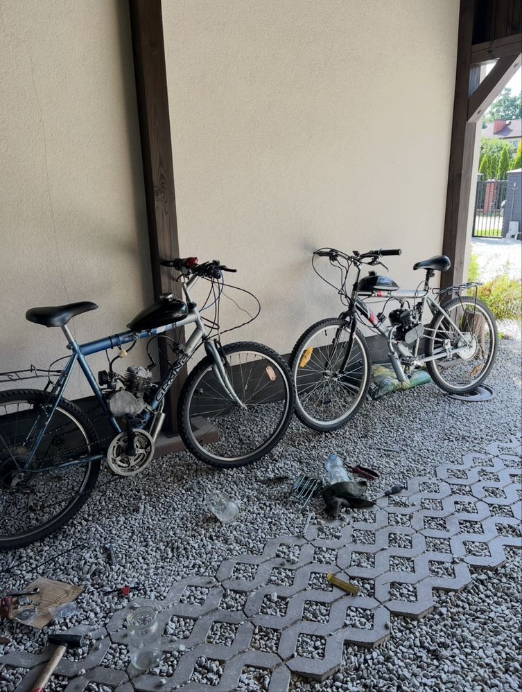 Montaż rowerów z silnikiem spalinowym