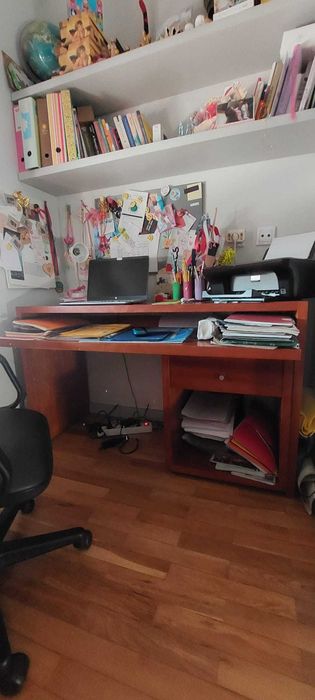 Secretária com armário de gavetas (c/rodas)