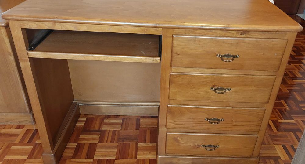 Secretária de Madeira Maciça