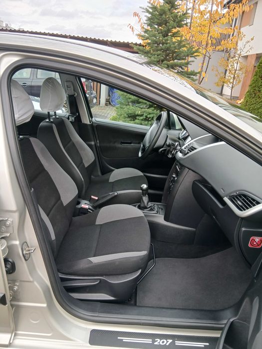 Peugeot 207 Zadbany