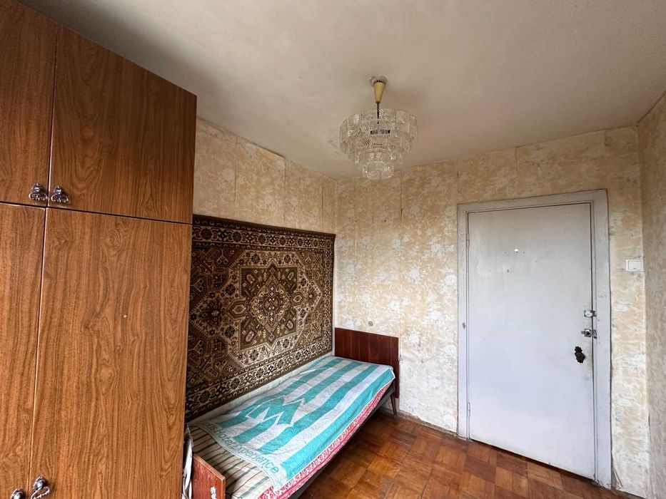 Продам 4  ком  кв  в  р-ні  Боевой  вул   Льотна  1     5/5 пан дома