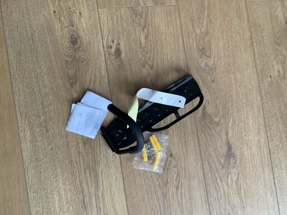 Wieszak do roweru na ścianę