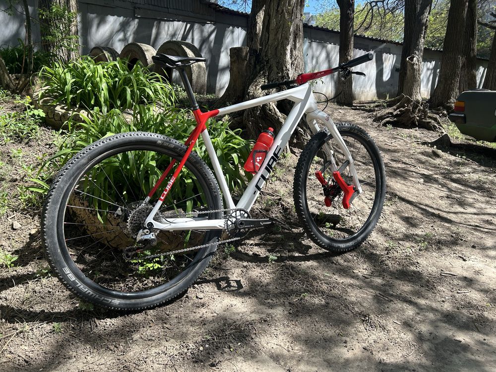 Єдиний в світі full carbon Cube Reaction Elite c68x