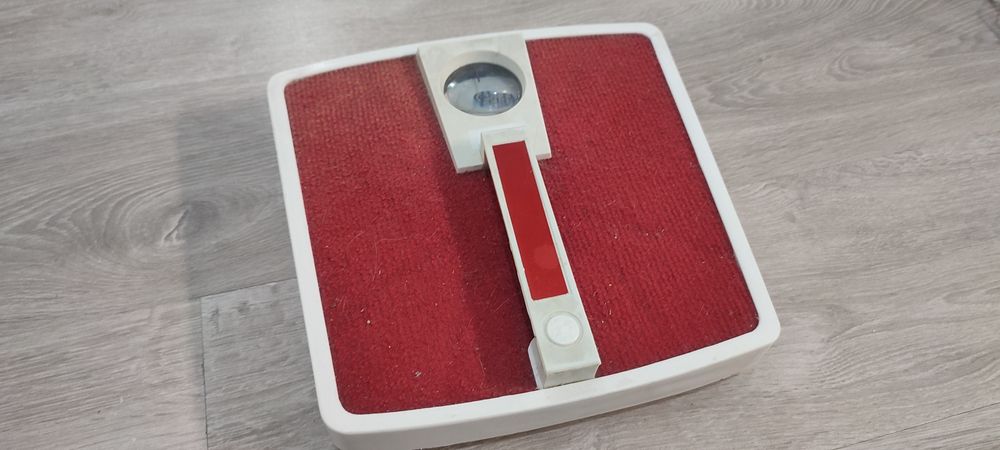 Mechaniczna waga łazienkowa PRL