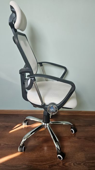 Fotel biurowy z podłokietnikami