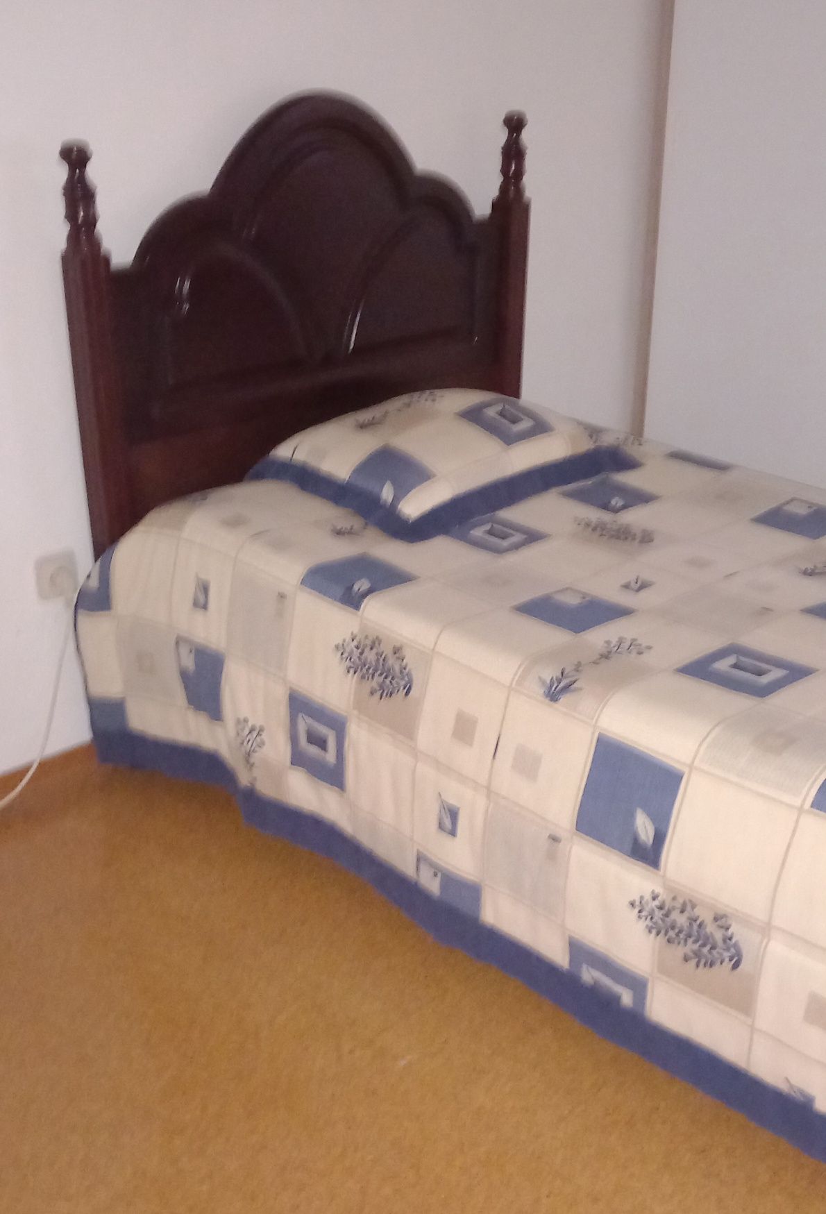 Sapateira ,camiseiro,  cama