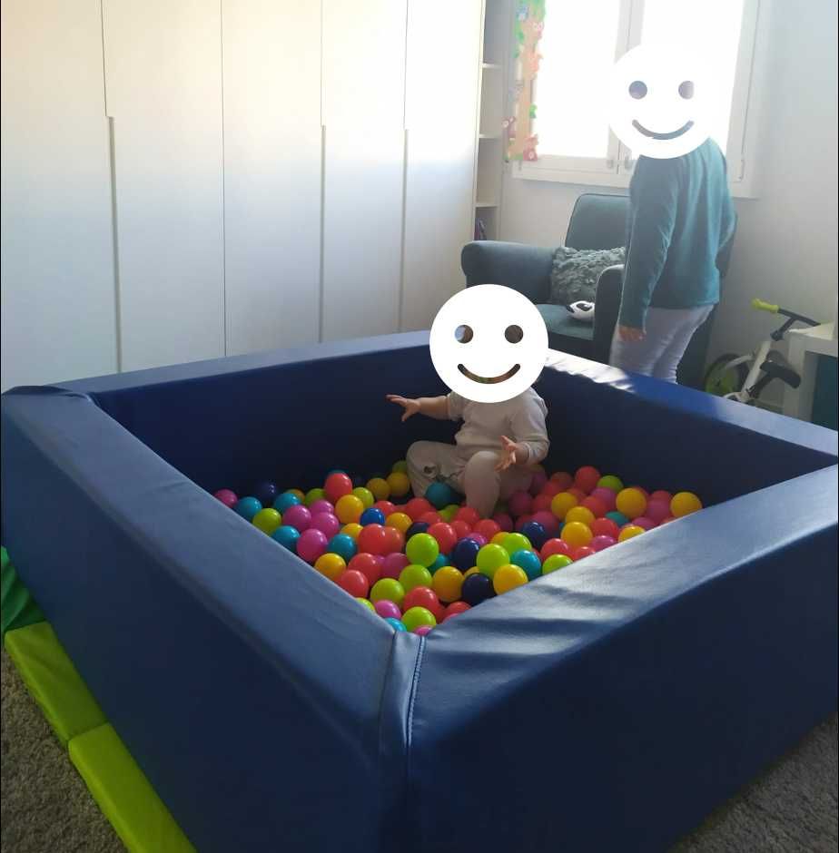 Vendo piscina de bolas para criança 1,40m x 1,40  - Bolas incluídas