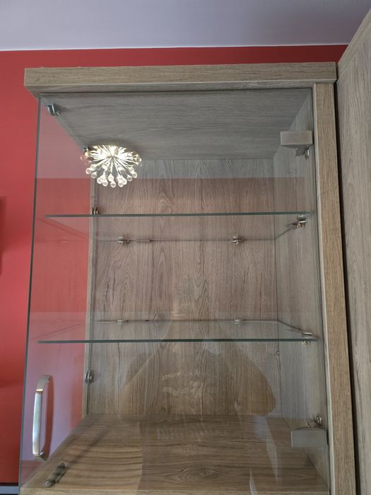 Szafka wisząca podświetlana