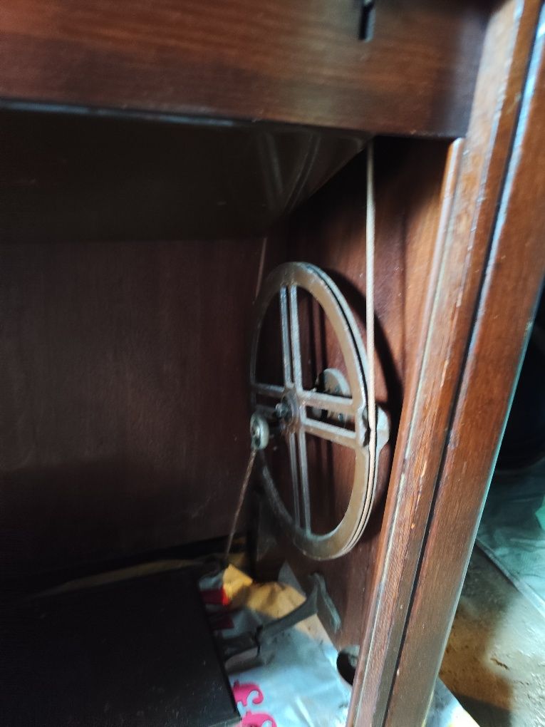 Máquina de costura muito antiga e rara