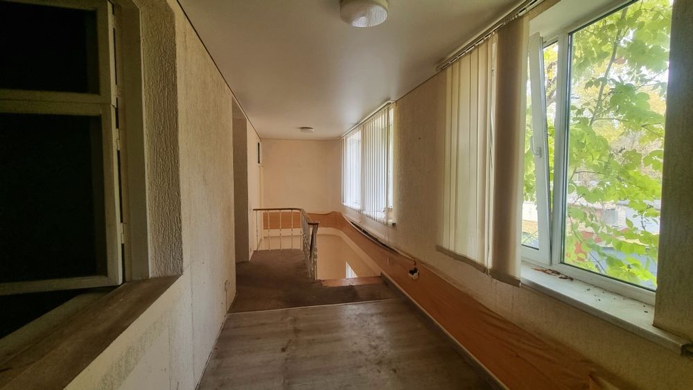 Продам  3 кімнатну квартиру центр окремий вхід 90 м.кв.