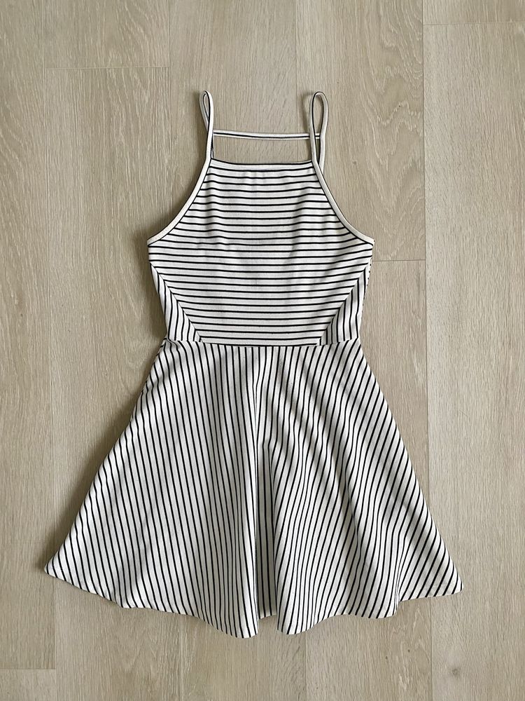 Letnia sukienka w paski z dekoltem typu halter H&M