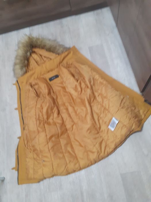 Продам парку женскую