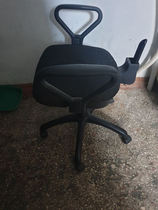 Стул компьютерный 2 шт..Можно под разборку.