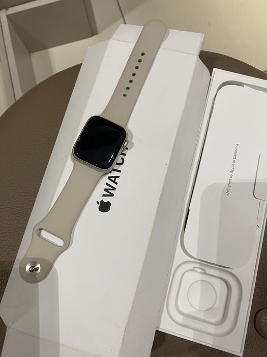Apple Watch SE 40mm бежевые Б/У.