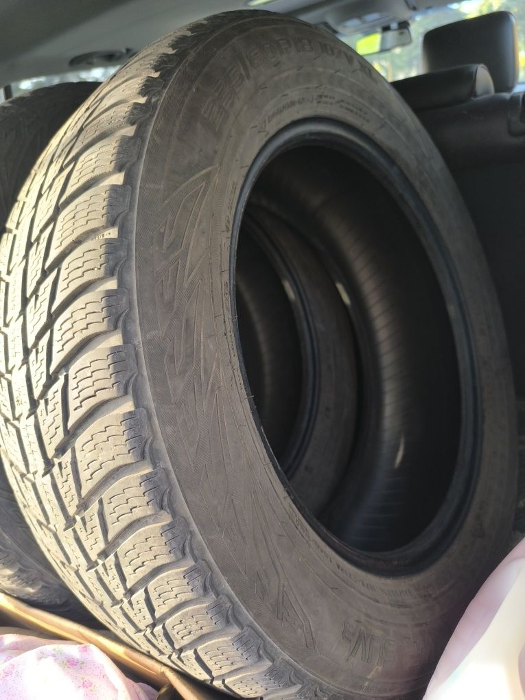 Opony Nokian 235/60/ 18